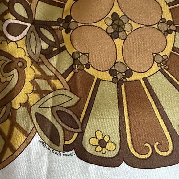 Hermes Carre 90 Cendrillon Silk Scarf. Brown, Gold, Green. - Picture 7 of 9